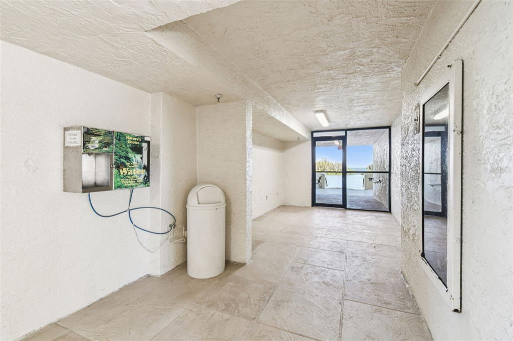 For Sale: $309,900 (2 beds, 2 baths, 950 Square Feet)