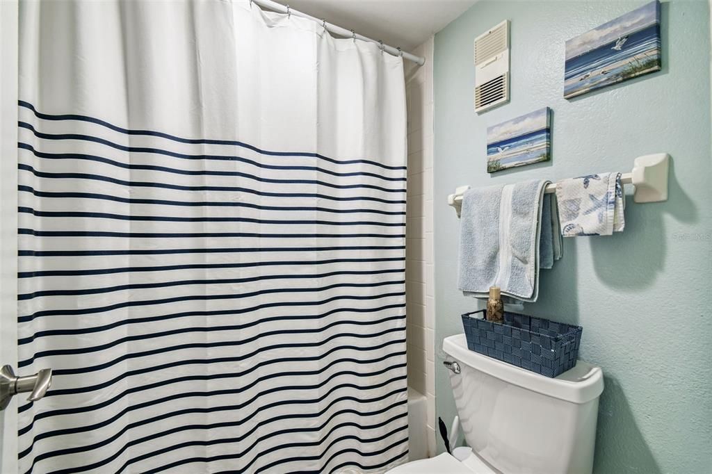 For Sale: $309,900 (2 beds, 2 baths, 950 Square Feet)