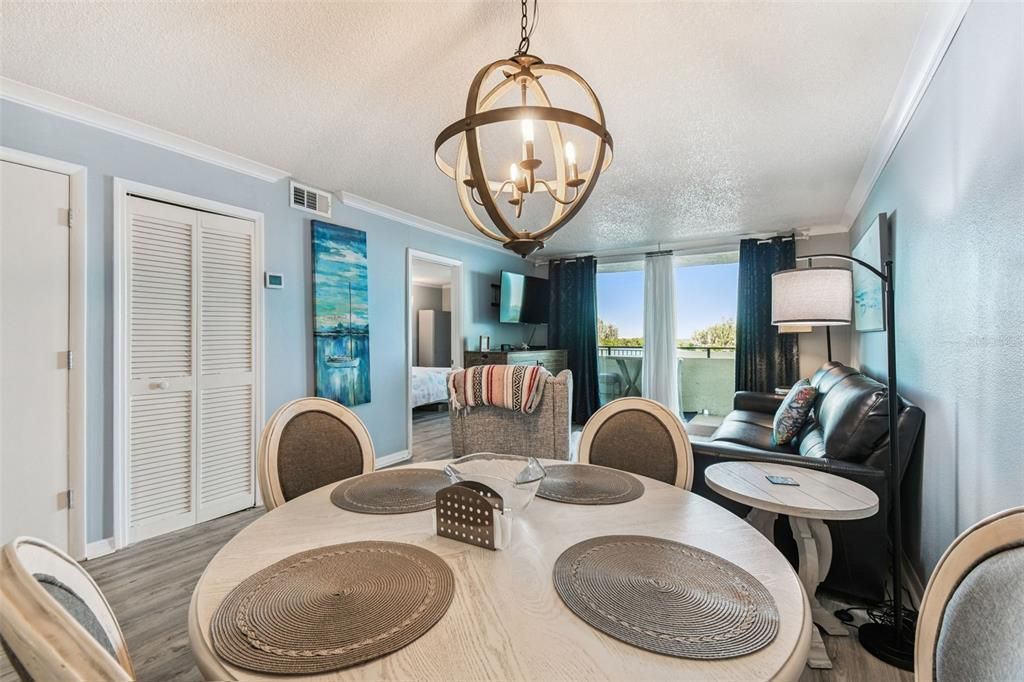 For Sale: $309,900 (2 beds, 2 baths, 950 Square Feet)