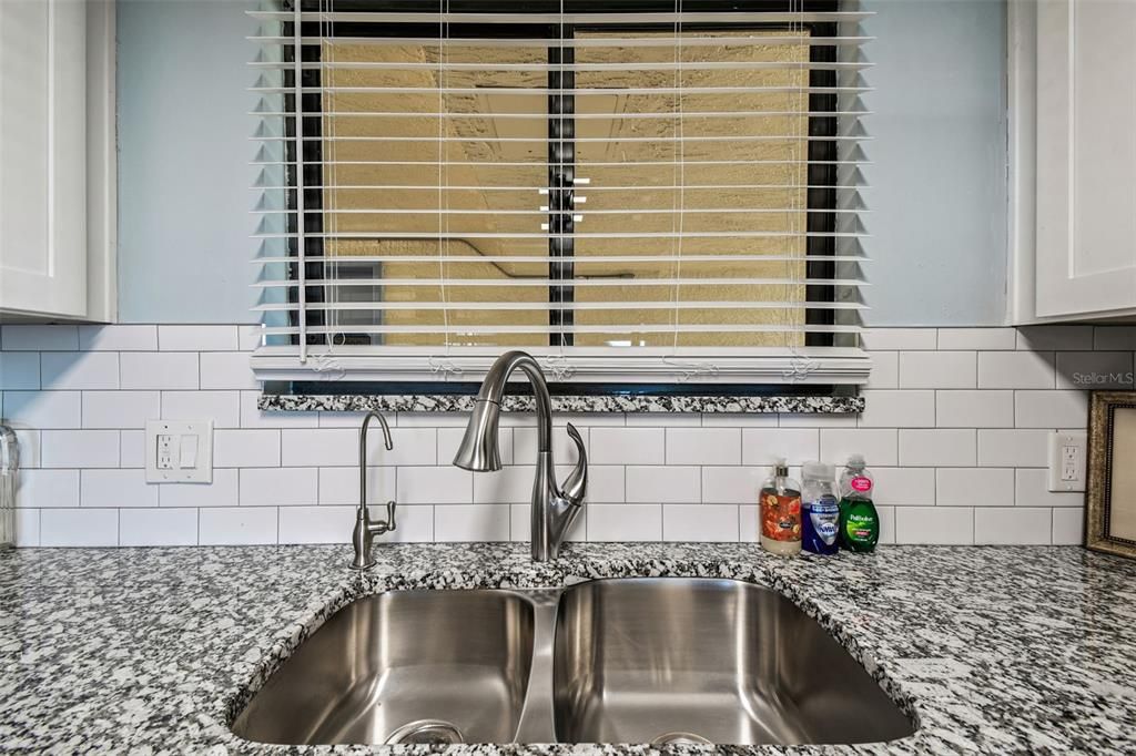 For Sale: $309,900 (2 beds, 2 baths, 950 Square Feet)