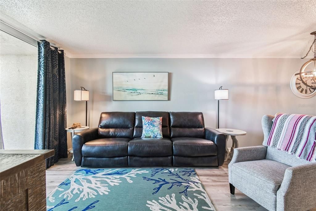 For Sale: $309,900 (2 beds, 2 baths, 950 Square Feet)