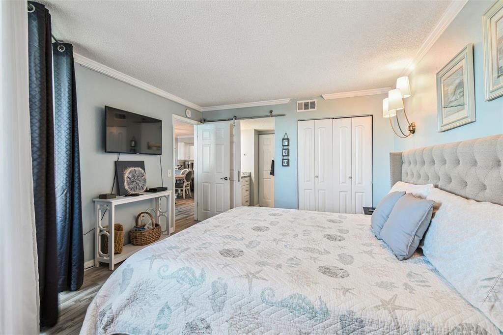 For Sale: $309,900 (2 beds, 2 baths, 950 Square Feet)