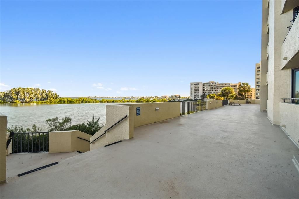 For Sale: $309,900 (2 beds, 2 baths, 950 Square Feet)