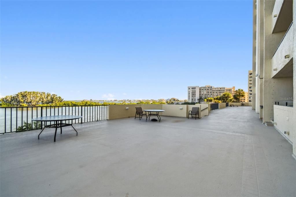 For Sale: $309,900 (2 beds, 2 baths, 950 Square Feet)