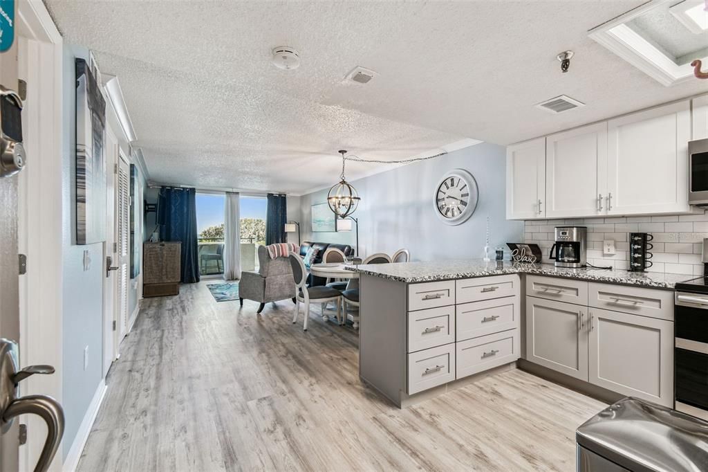 For Sale: $309,900 (2 beds, 2 baths, 950 Square Feet)