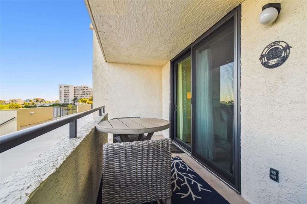 For Sale: $309,900 (2 beds, 2 baths, 950 Square Feet)