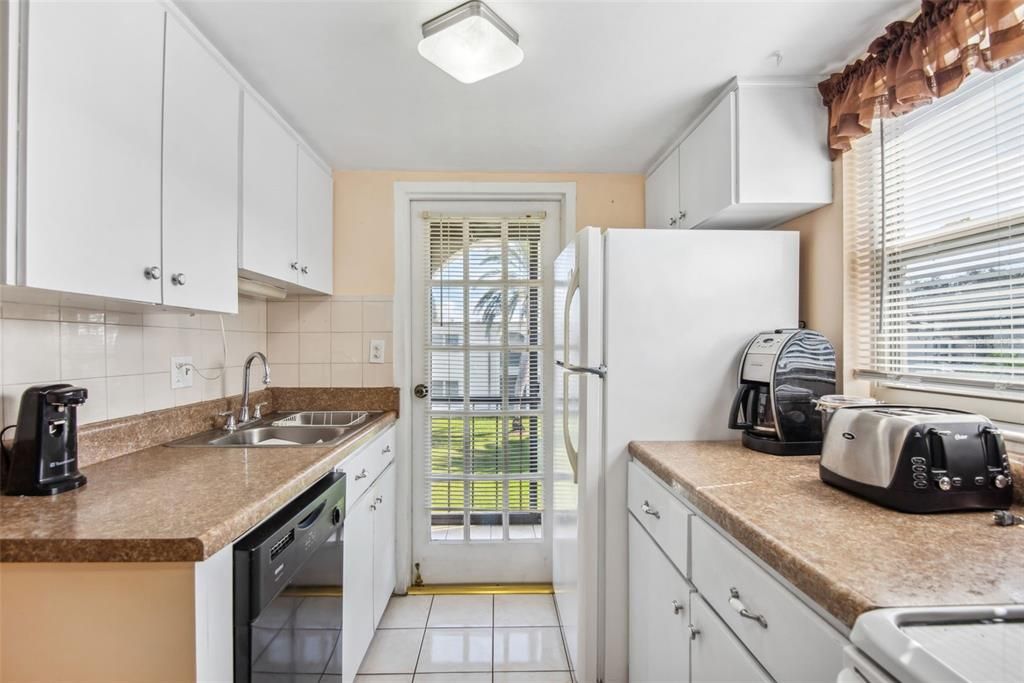 出租: $1,450 (1 贝兹, 1 浴室, 720 平方英尺)