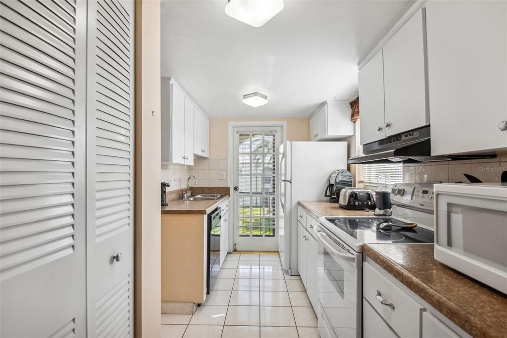 出租: $1,450 (1 贝兹, 1 浴室, 720 平方英尺)