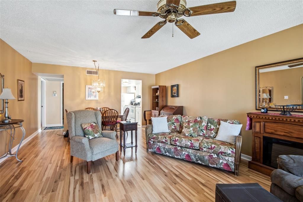 出租: $1,450 (1 贝兹, 1 浴室, 720 平方英尺)