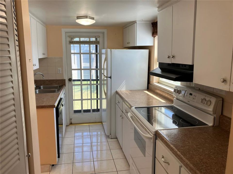 出租: $1,450 (1 贝兹, 1 浴室, 720 平方英尺)