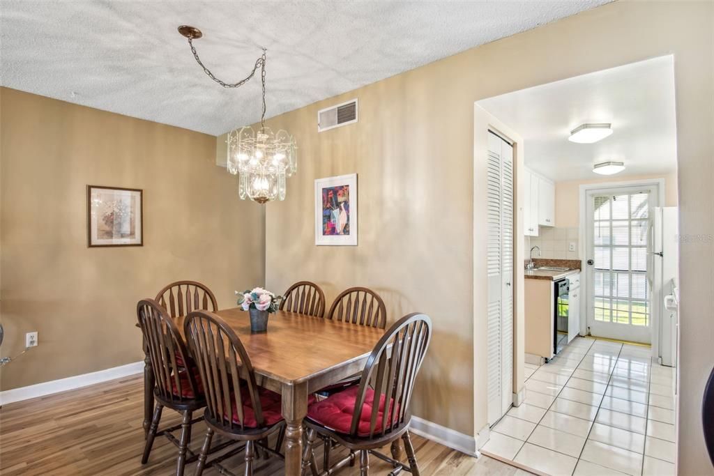 出租: $1,450 (1 贝兹, 1 浴室, 720 平方英尺)