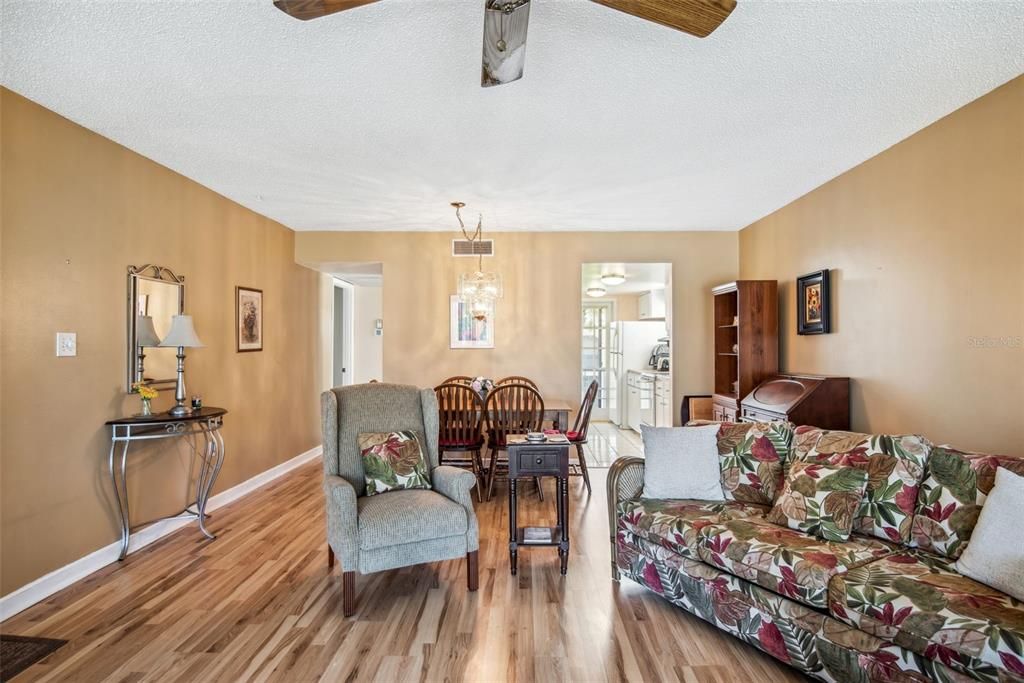 出租: $1,450 (1 贝兹, 1 浴室, 720 平方英尺)