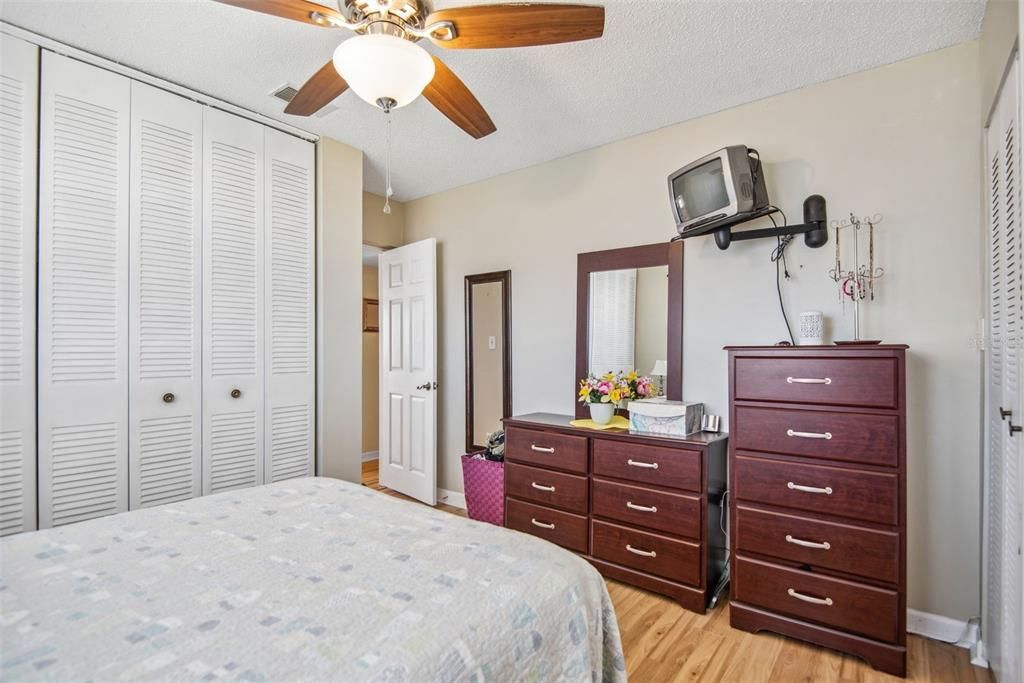 出租: $1,450 (1 贝兹, 1 浴室, 720 平方英尺)