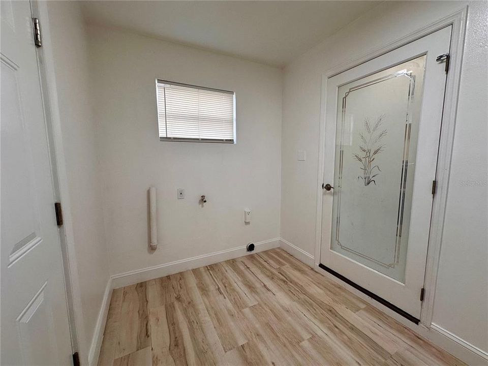 На продажу: $325,000 (3 спален, 2 ванн, 1320 Квадратных фут)