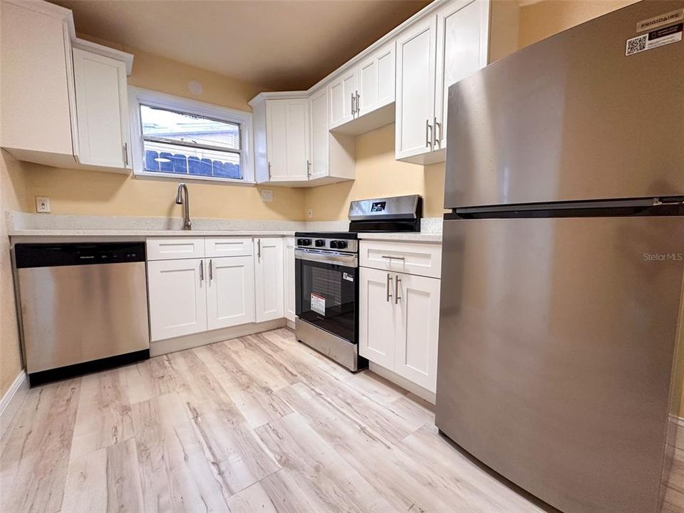 На продажу: $325,000 (3 спален, 2 ванн, 1320 Квадратных фут)