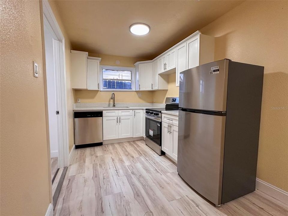 На продажу: $325,000 (3 спален, 2 ванн, 1320 Квадратных фут)