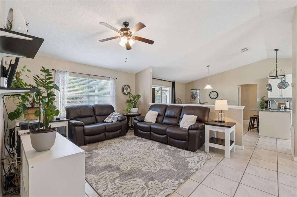 Active With Contract: $359,900 (3 beds, 2 baths, 1548 Square Feet)