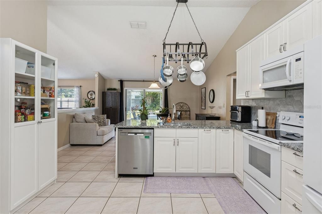 Active With Contract: $359,900 (3 beds, 2 baths, 1548 Square Feet)