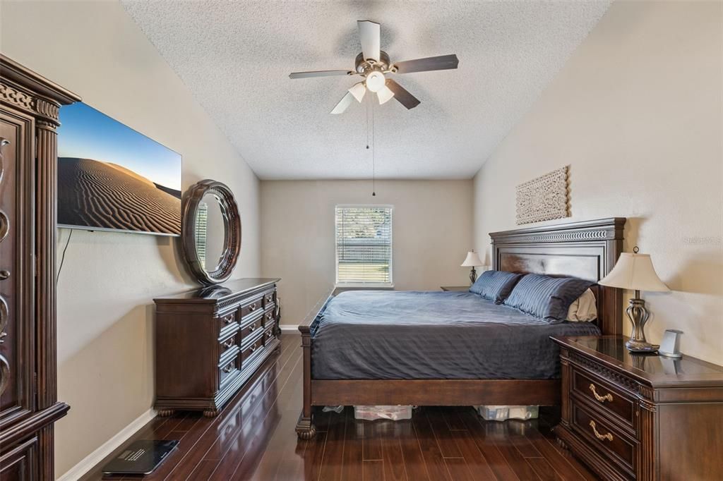 Active With Contract: $359,900 (3 beds, 2 baths, 1548 Square Feet)