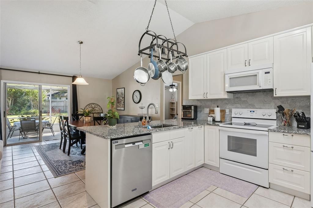 Active With Contract: $359,900 (3 beds, 2 baths, 1548 Square Feet)