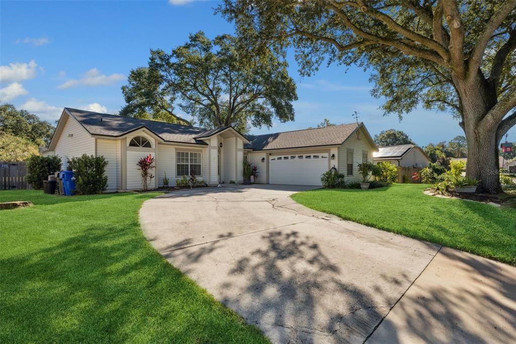 Active With Contract: $359,900 (3 beds, 2 baths, 1548 Square Feet)