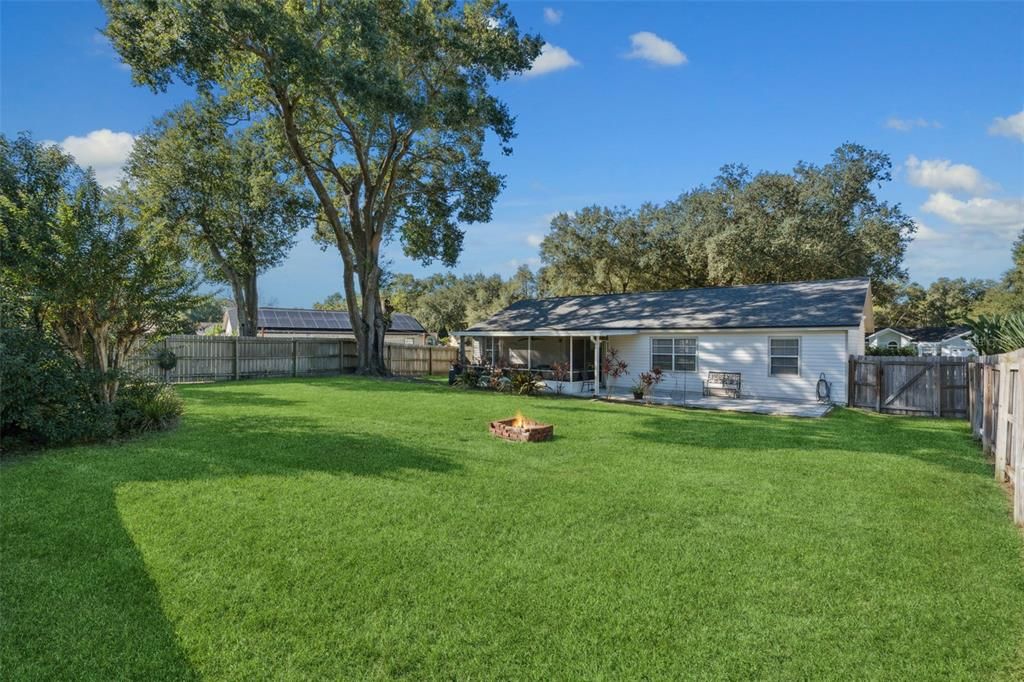 Active With Contract: $359,900 (3 beds, 2 baths, 1548 Square Feet)