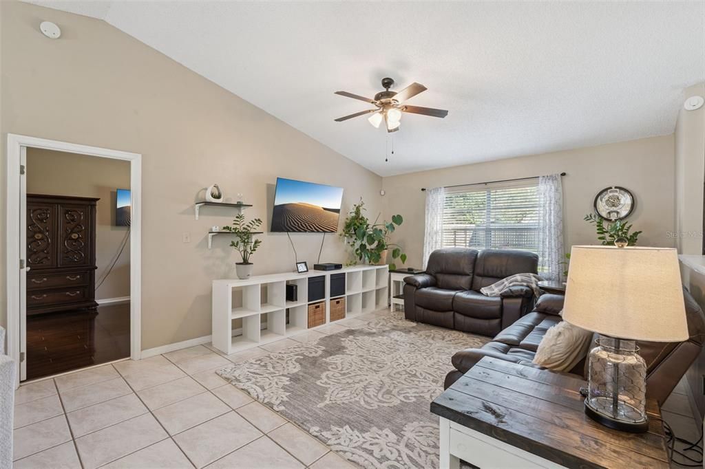 Active With Contract: $359,900 (3 beds, 2 baths, 1548 Square Feet)