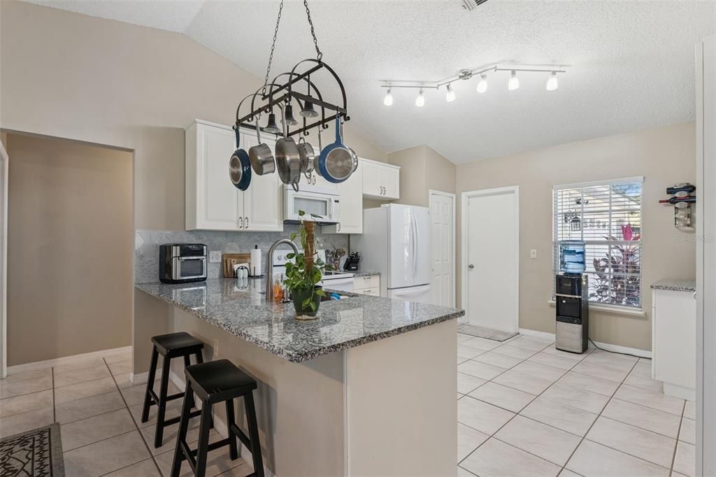 Active With Contract: $359,900 (3 beds, 2 baths, 1548 Square Feet)