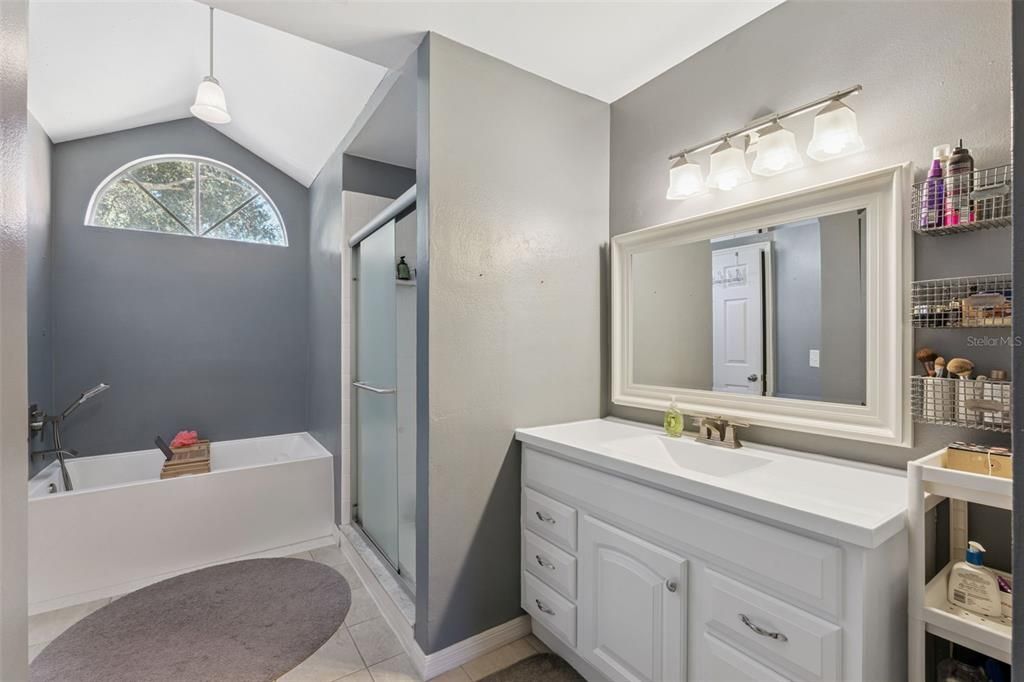 Active With Contract: $359,900 (3 beds, 2 baths, 1548 Square Feet)