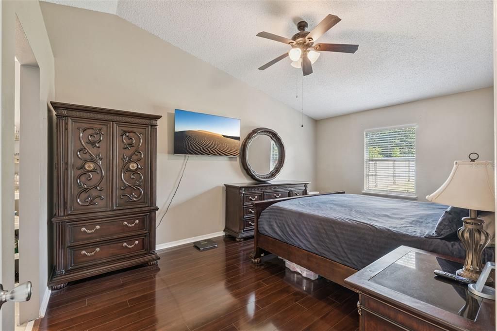 Active With Contract: $359,900 (3 beds, 2 baths, 1548 Square Feet)