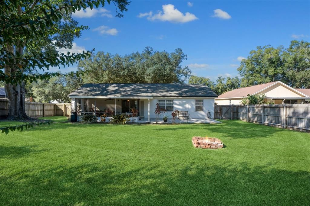 Active With Contract: $359,900 (3 beds, 2 baths, 1548 Square Feet)