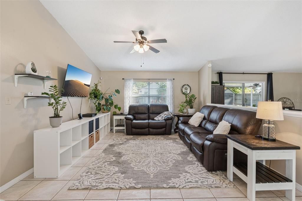 Active With Contract: $359,900 (3 beds, 2 baths, 1548 Square Feet)