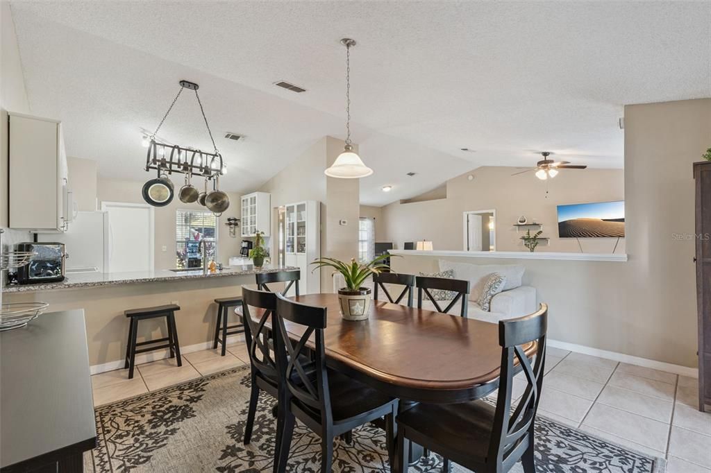 Active With Contract: $359,900 (3 beds, 2 baths, 1548 Square Feet)