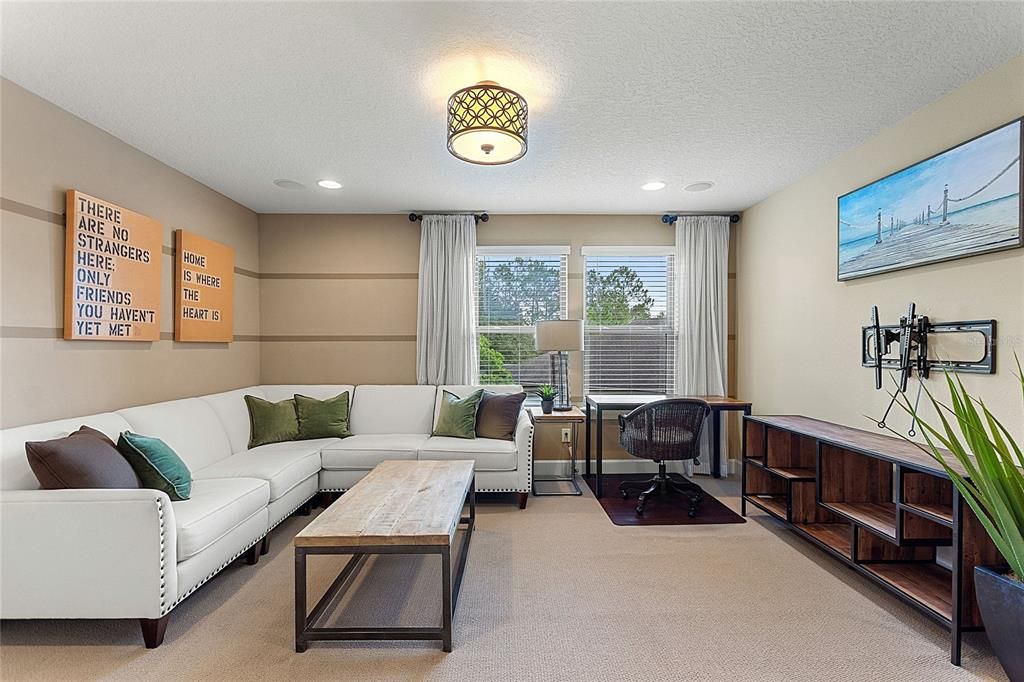 Active With Contract: $412,000 (3 beds, 3 baths, 2036 Square Feet)