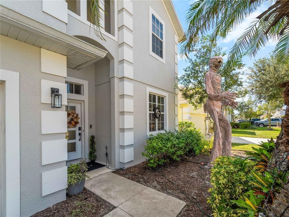 For Sale: $669,000 (5 beds, 3 baths, 2830 Square Feet)