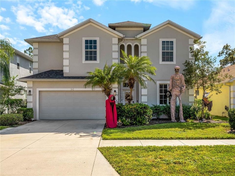 For Sale: $669,000 (5 beds, 3 baths, 2830 Square Feet)