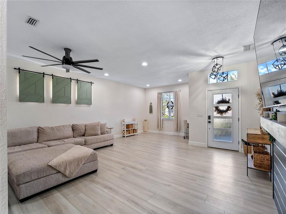 For Sale: $669,000 (5 beds, 3 baths, 2830 Square Feet)