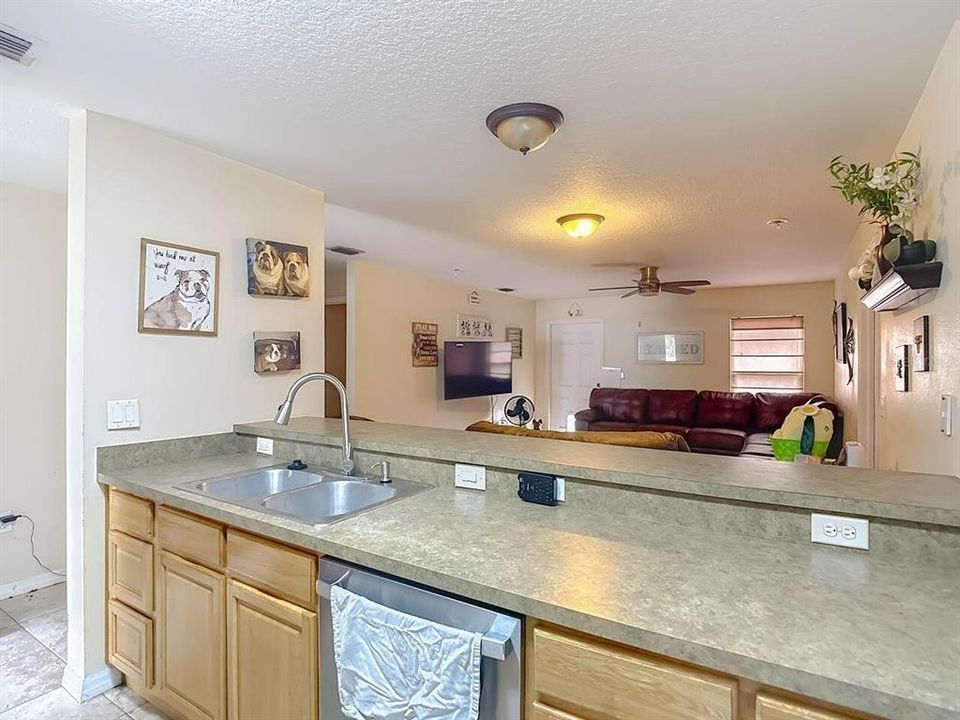 Activo con contrato: $278,000 (3 camas, 2 baños, 1254 Pies cuadrados)