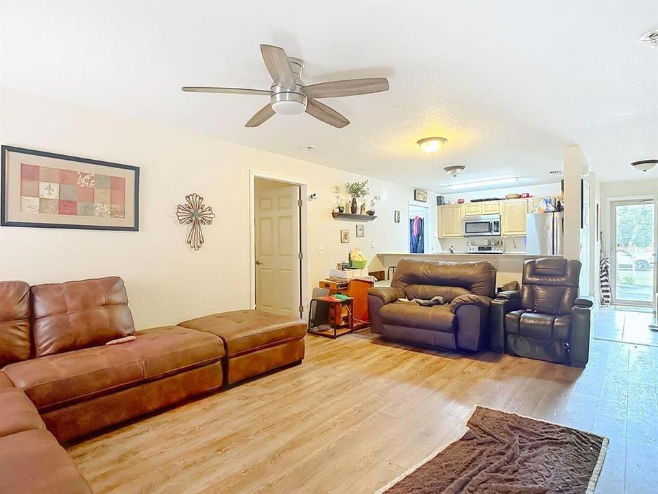 Activo con contrato: $278,000 (3 camas, 2 baños, 1254 Pies cuadrados)