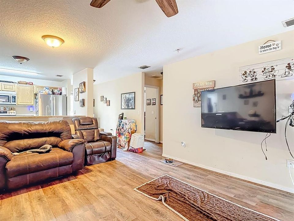 Activo con contrato: $278,000 (3 camas, 2 baños, 1254 Pies cuadrados)