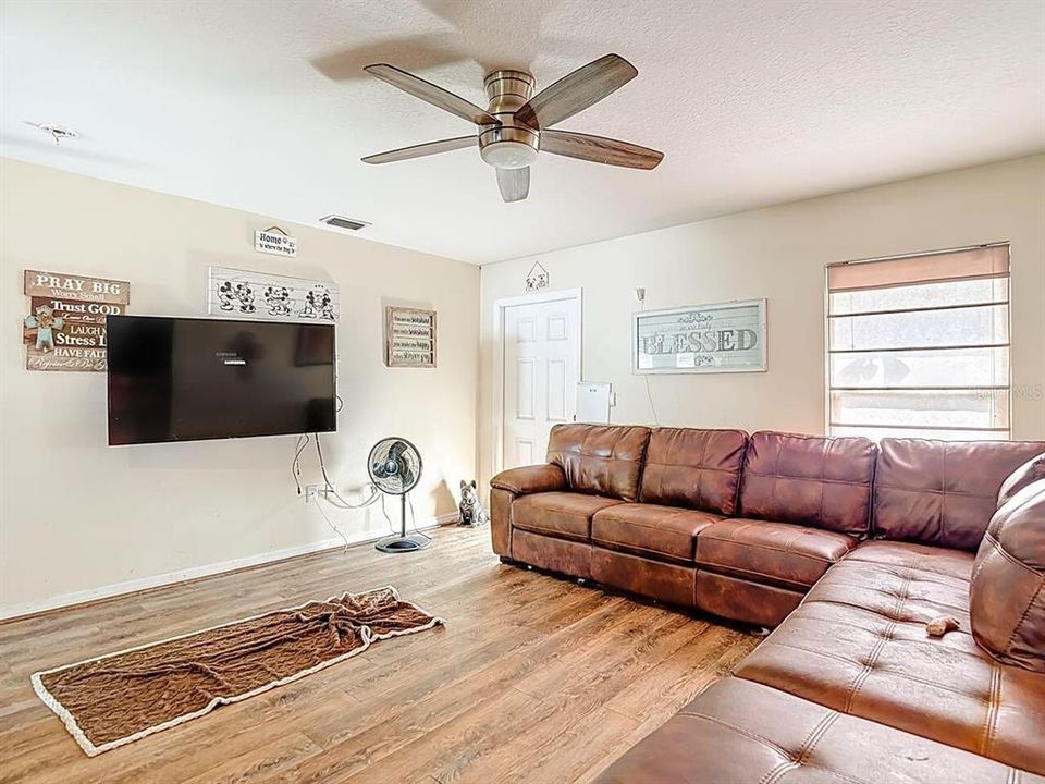 Activo con contrato: $278,000 (3 camas, 2 baños, 1254 Pies cuadrados)