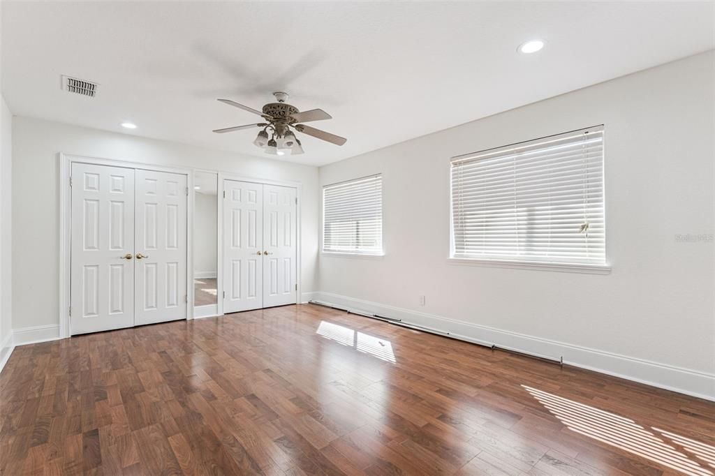 待售: $1,295,000 (5 贝兹, 5 浴室, 3845 平方英尺)