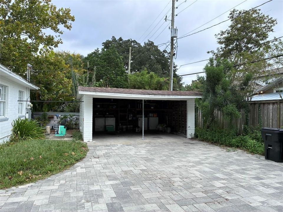 Под контрактом: $1,580 (2 спален, 1 ванн, 760 Квадратных фут)