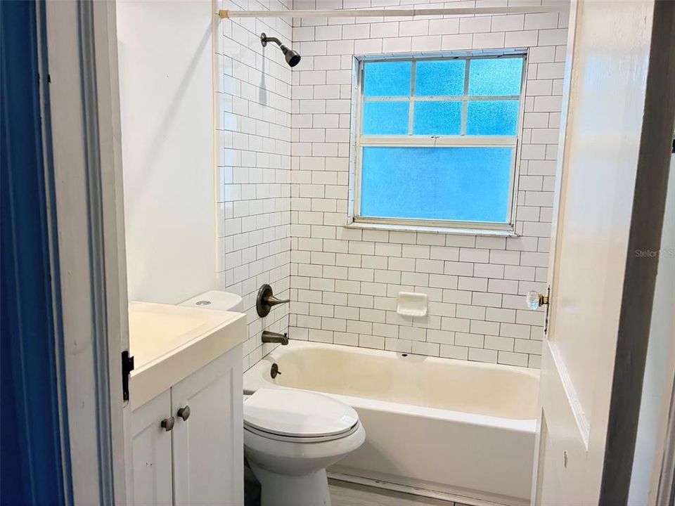 Под контрактом: $1,580 (2 спален, 1 ванн, 760 Квадратных фут)