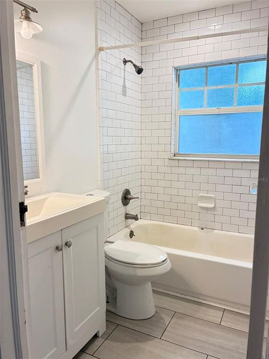 Под контрактом: $1,580 (2 спален, 1 ванн, 760 Квадратных фут)