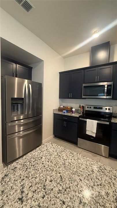 出租: $2,100 (3 贝兹, 2 浴室, 2025 平方英尺)