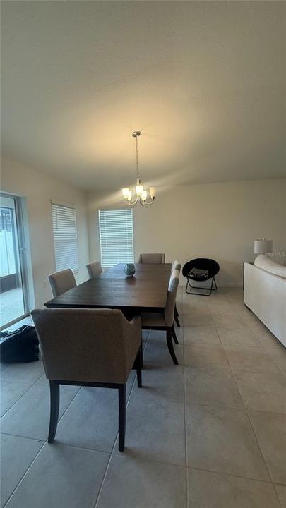 出租: $2,100 (3 贝兹, 2 浴室, 2025 平方英尺)