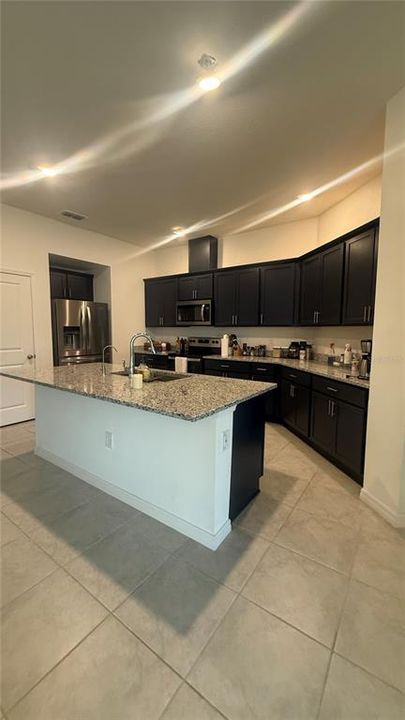 出租: $2,100 (3 贝兹, 2 浴室, 2025 平方英尺)