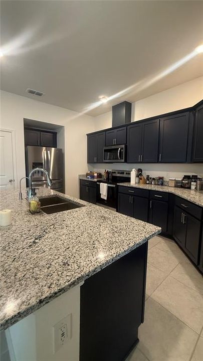 出租: $2,100 (3 贝兹, 2 浴室, 2025 平方英尺)