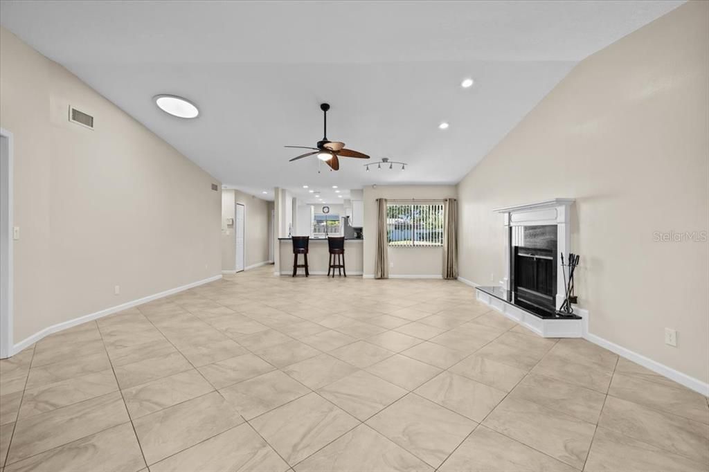 For Sale: $290,000 (2 beds, 2 baths, 1312 Square Feet)